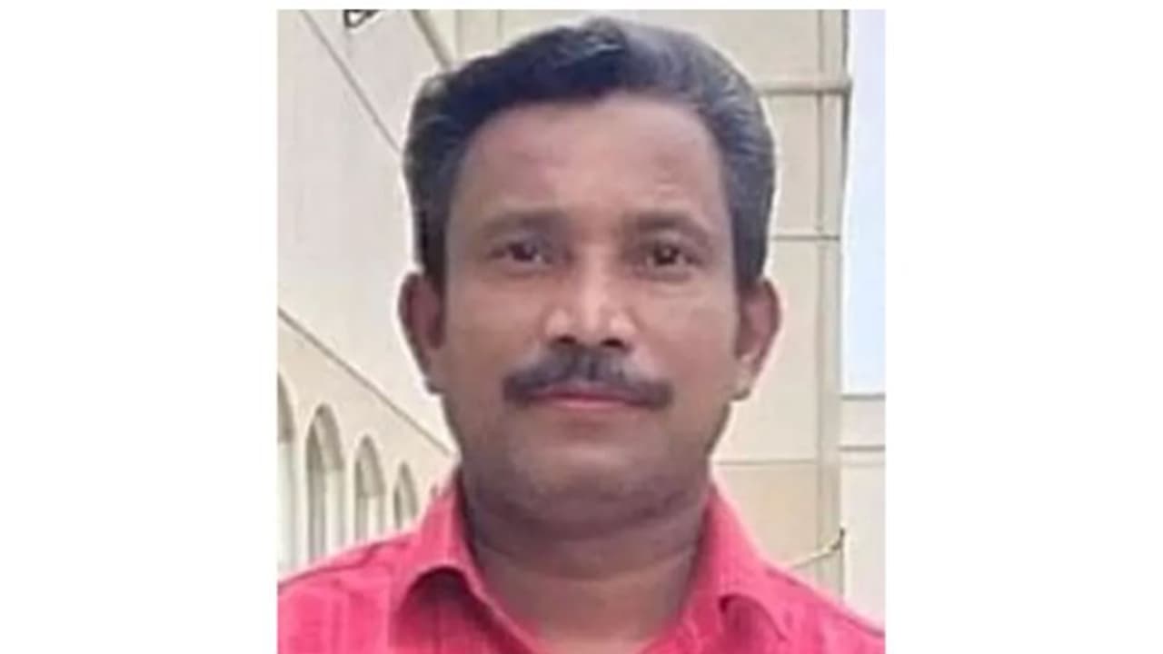 ജോലി സ്ഥലത്തേക്ക് പോകുന്നതിനിടെ വാഹനാപകടം; പ്രവാസി മലയാളി മരിച്ചു ജോലി സ്ഥലത്തേക്ക് പോകുന്നതിനിടെ വാഹനാപകടം; പ്രവാസി മലയാളി മരിച്ചു