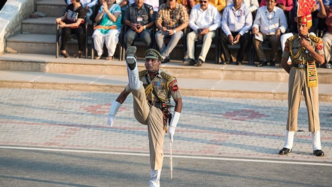 జనవరి 1 నుంచి ఆన్లైన్లో అటారీ వాఘా రిట్రీట్ వేడుక బుకింగ్స్ .. : బీఎస్ఎఫ్ జనవరి 1 నుంచి ఆన్లైన్లో అటారీ వాఘా రిట్రీట్ వేడుక బుకింగ్స్ .. : బీఎస్ఎఫ్