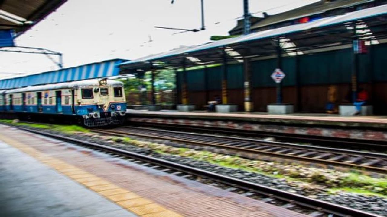 ടിക്കറ്റിന് 20 രൂപ അധികമീടാക്കി, 22 വർഷം റെയിൽവേയ്ക്കെതിരെ കേസ് നടത്തി പലിശയടക്കം തിരിച്ചു പിടിച്ചു ടിക്കറ്റിന് 20 രൂപ അധികമീടാക്കി, 22 വർഷം റെയിൽവേയ്ക്കെതിരെ കേസ് നടത്തി പലിശയടക്കം തിരിച്ചു പിടിച്ചു