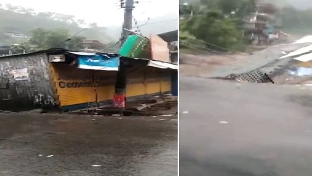 Flood Video : പ്രളയത്തില്‍ വെള്ളമുയര്‍ന്നപ്പോള്‍ നിന്ന നില്‍പില്‍ തകര്‍ന്നുവീണ് കെട്ടിടം