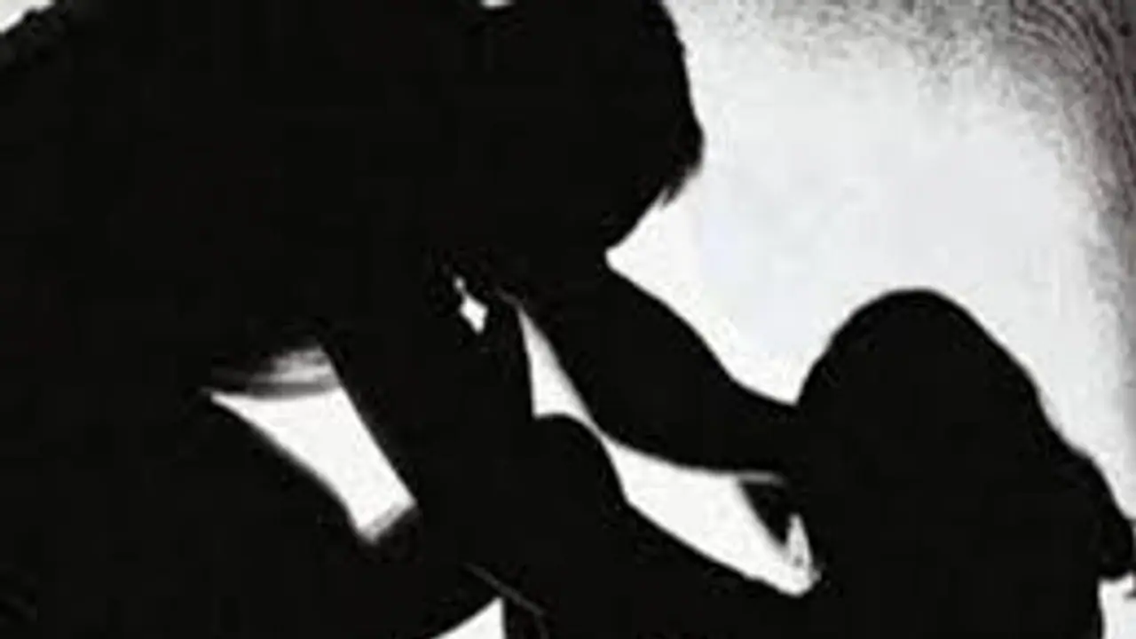 சிறுமியிடம் கொடூரமாக நடந்துக்கொண்ட தாய்மாமா… வாயில் ஆசிட் ஊற்றி கழுத்தை அறுத்ததால் அதிர்ச்சி!!