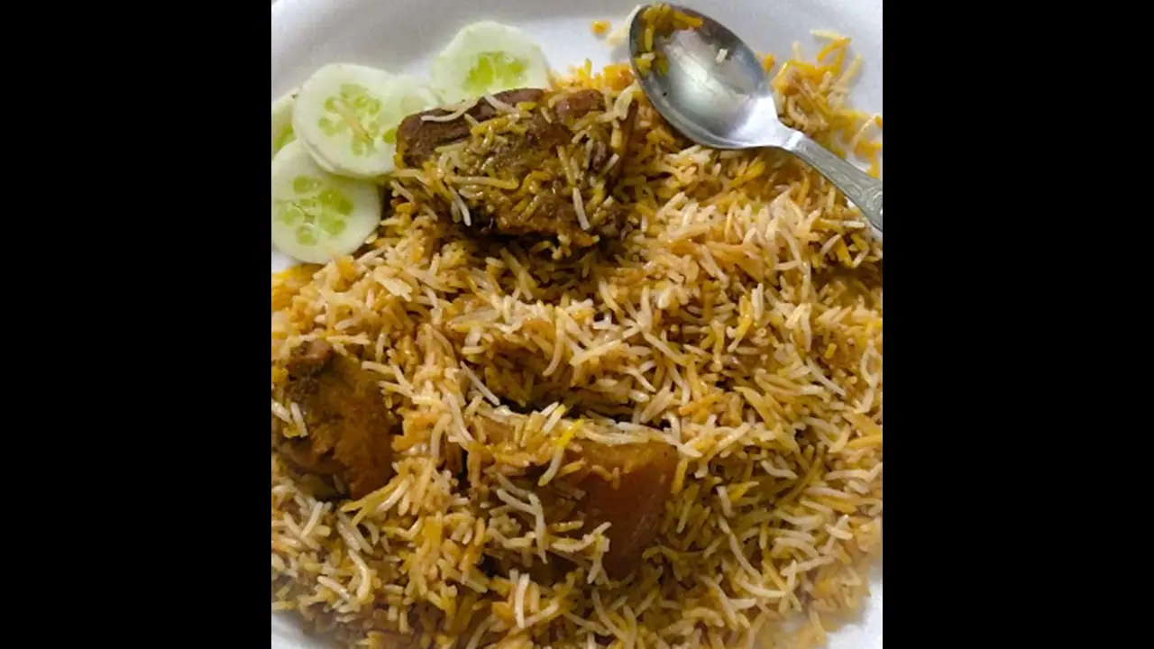 பிரபல உணவகத்தில் வாங்கப்பட்ட பிரியாணியில் லெக் பீசுடன் இருந்த கம்பியால் அதிர்ச்சி பிரபல உணவகத்தில் வாங்கப்பட்ட பிரியாணியில் லெக் பீசுடன் இருந்த கம்பியால் அதிர்ச்சி