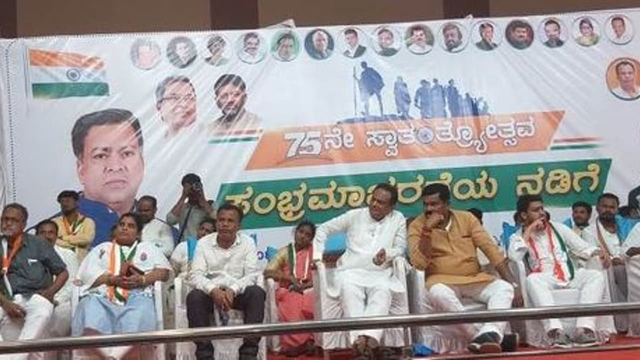 ರಾಷ್ಟ್ರಧ್ವಜ ಮಾರಾಟಕ್ಕೂ ಜಿಎಸ್‌ಟಿ; ಕೇಂದ್ರ, ರಾಜ್ಯ ಸರ್ಕಾರದ ವಿರುದ್ಧ ಕಾಂಗ್ರೆಸ್ ನಾಯಕ ಆಕ್ರೋಶ