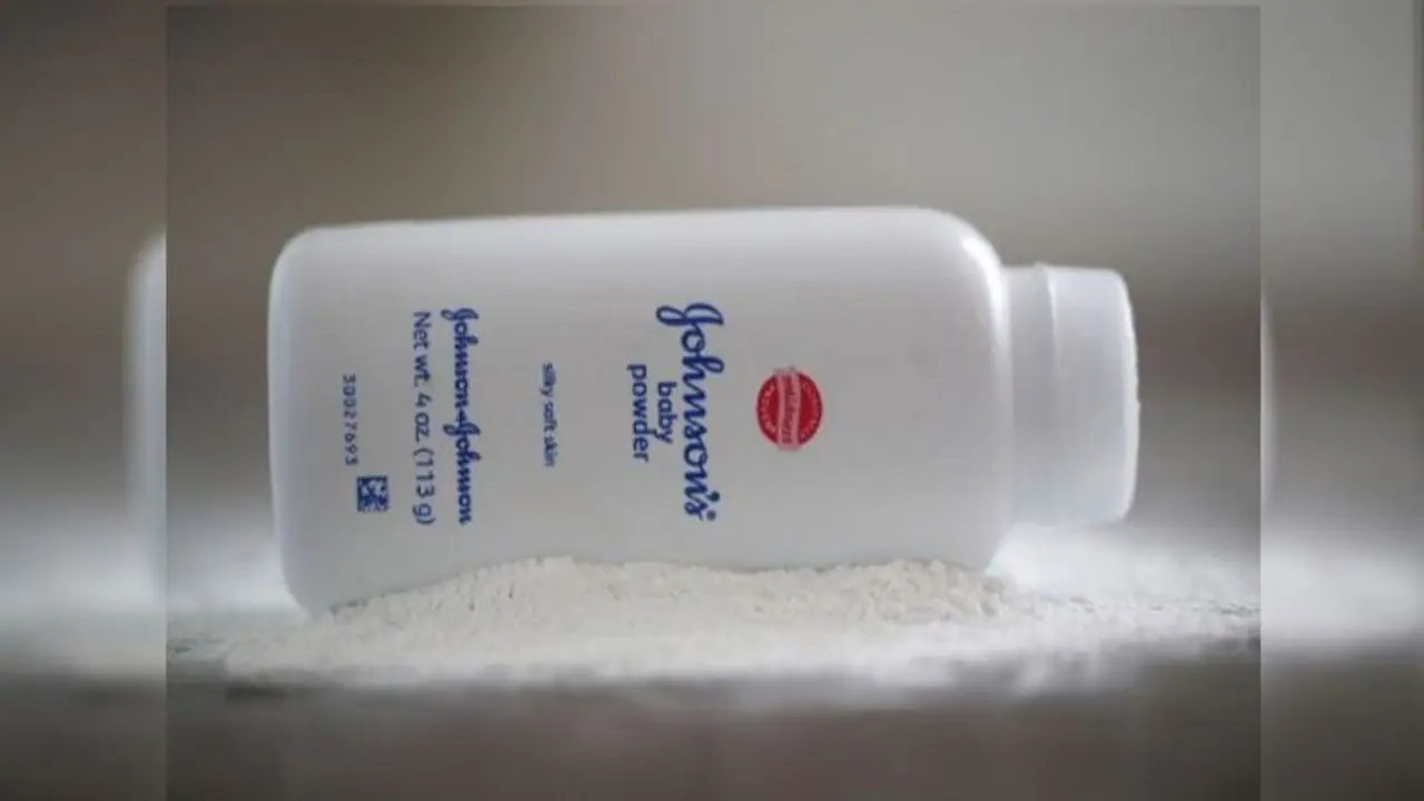 বেবি ট্যাল্কে বিষাক্ত পদার্থ, বিশ্ব জুড়ে পাউডার বিক্রি বন্ধ করছে জনসন অ্যান্ড জনসন বেবি ট্যাল্কে বিষাক্ত পদার্থ, বিশ্ব জুড়ে পাউডার বিক্রি বন্ধ করছে জনসন অ্যান্ড জনসন