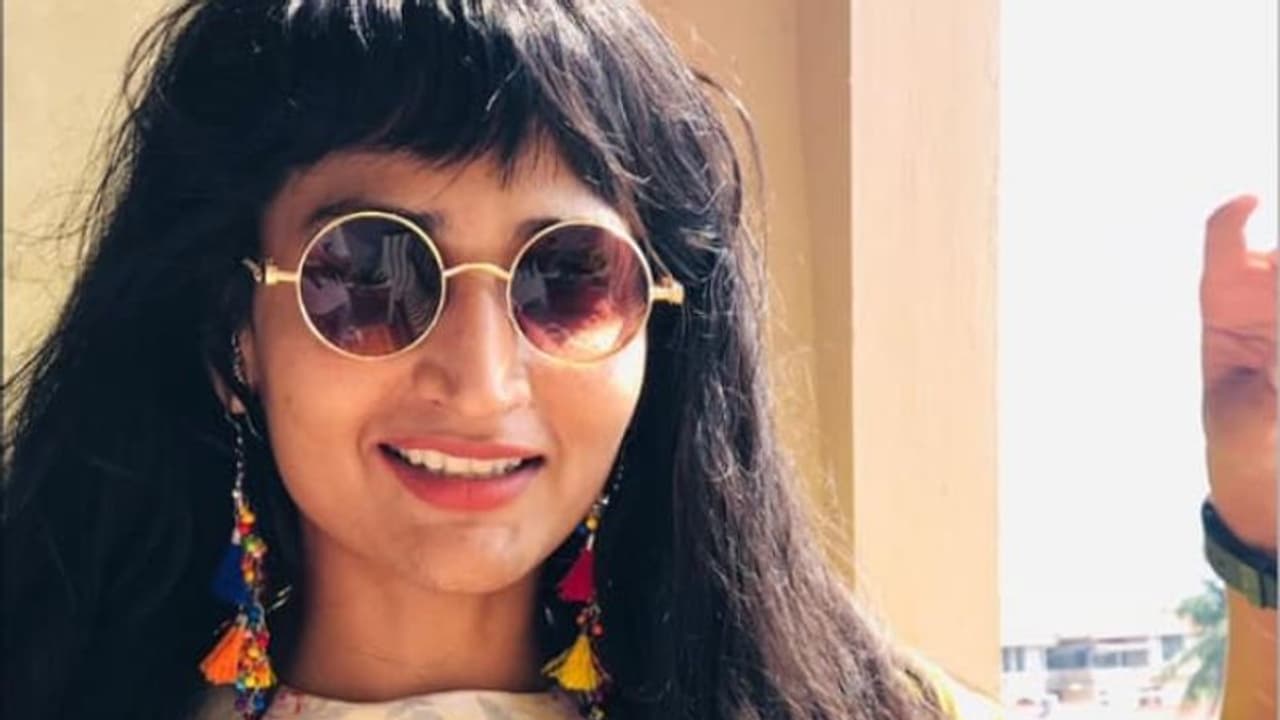 'റീസൈക്കിൾ ബിന്നിൽ നിന്നുപോലും കളഞ്ഞയാള്‍'; മണിക്കുട്ടനെക്കുറിച്ച് ഡിംപൽ