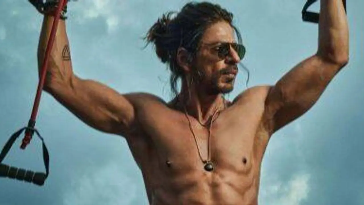 আমির খানের ছবির জেরে মার্কেটে হিট শাহরুখ, বাদশার পাঠান ছবির টিকিটের চাহিদা ভাইরাল