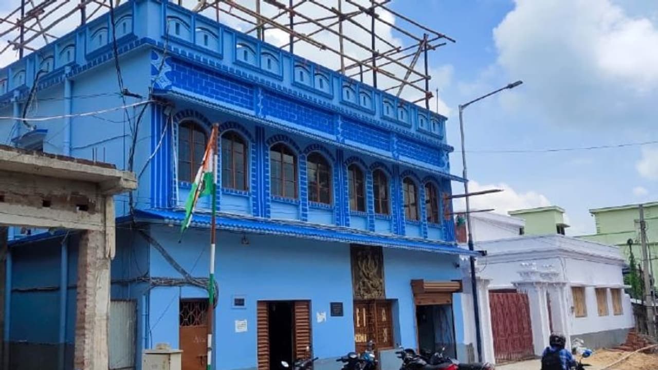 অনুব্রতর নীল বাড়ির ছাদে আবার বাঁধা হচ্ছে প্যান্ডাল, প্রিয় নেতার জন্য পুজোর আয়োজন অনুগামীদের 