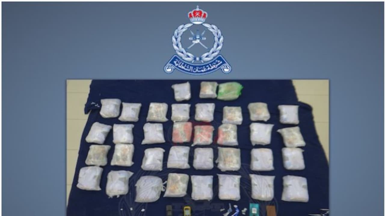 ഒമാനില് ബീച്ചില് നിന്ന് 70 കിലോയിലേറെ കഞ്ചാവ് പിടിച്ചെടുത്തു ഒമാനില് ബീച്ചില് നിന്ന് 70 കിലോയിലേറെ കഞ്ചാവ് പിടിച്ചെടുത്തു