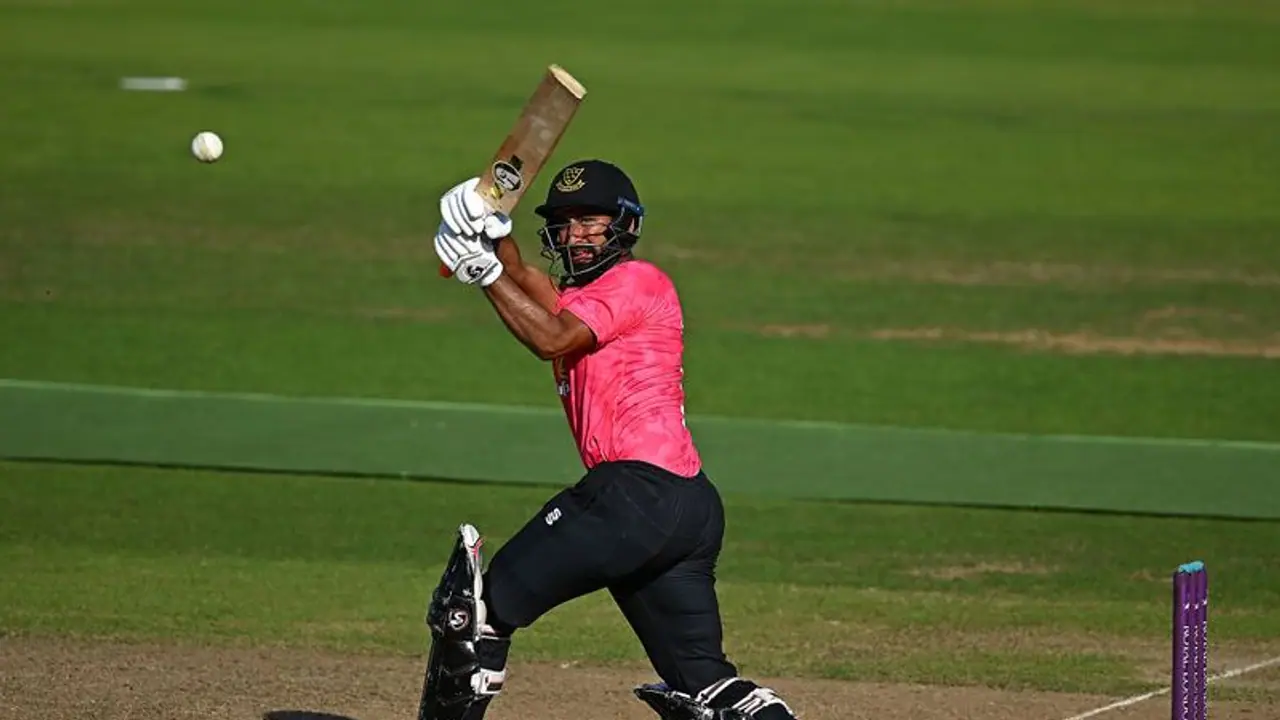 ഇംഗ്ലണ്ടില് പൂജാര രണ്ടും കല്പിച്ച് തന്നെ, ഇത്തവണ 75 പന്തില് സെഞ്ചുറി ഇംഗ്ലണ്ടില് പൂജാര രണ്ടും കല്പിച്ച് തന്നെ, ഇത്തവണ 75 പന്തില് സെഞ്ചുറി