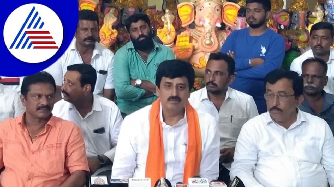 ಎಚ್ಡಿಕೆ ಕುಟುಂಬ ನಂಗೆ ಬ್ಲಾಕ್ಮೇಲ್ ಮಾಡಿ ಹಣ ಪಡೆದಿತ್ತು: ಯೋಗೇಶ್ವರ್ ಎಚ್ಡಿಕೆ ಕುಟುಂಬ ನಂಗೆ ಬ್ಲಾಕ್ಮೇಲ್ ಮಾಡಿ ಹಣ ಪಡೆದಿತ್ತು: ಯೋಗೇಶ್ವರ್