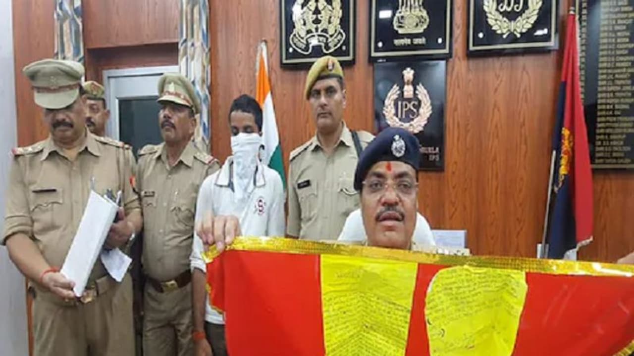 UPSC का स्टूडेंट निकला ISIS का 'धमकीबाज', परिवार को उड़ाने की दी थी धमकी UPSC का स्टूडेंट निकला ISIS का 'धमकीबाज', परिवार को उड़ाने की दी थी धमकी