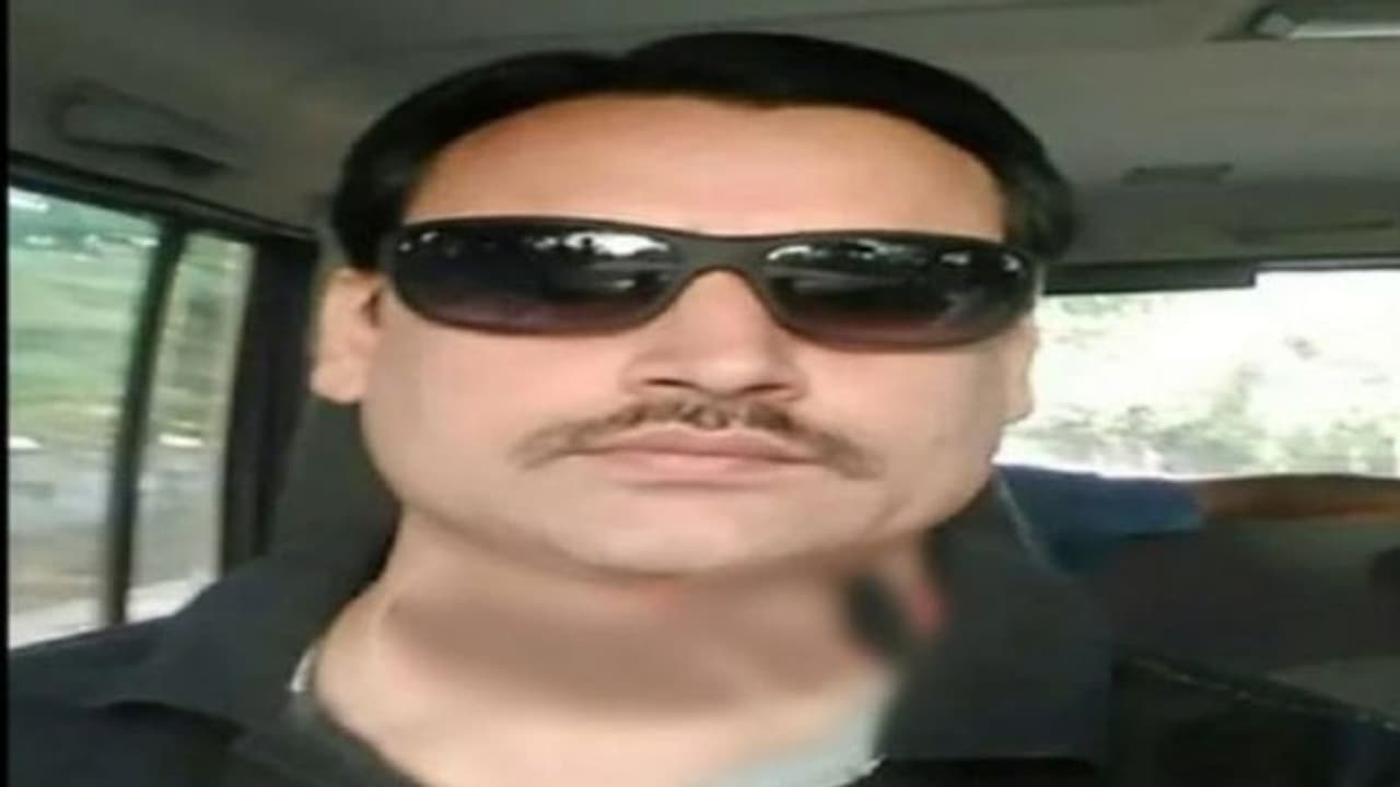  झारखंड में कांस्टेबल ने सर्विस रिवाल्वर से खुद को गोली मार की आत्महत्या, पुलिस अफसरों में मचा हड़कंप