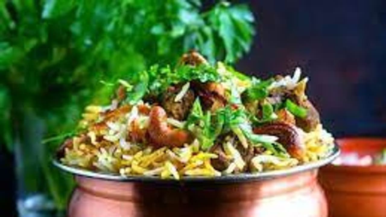 உணவுத் திருவிழாவில் ”பீப் பிரியாணி”.. சர்ச்சையை ஏற்படுத்திய நிலையில் தமிழக அரசு திடீர் அனுமதி உணவுத் திருவிழாவில் ”பீப் பிரியாணி”.. சர்ச்சையை ஏற்படுத்திய நிலையில் தமிழக அரசு திடீர் அனுமதி