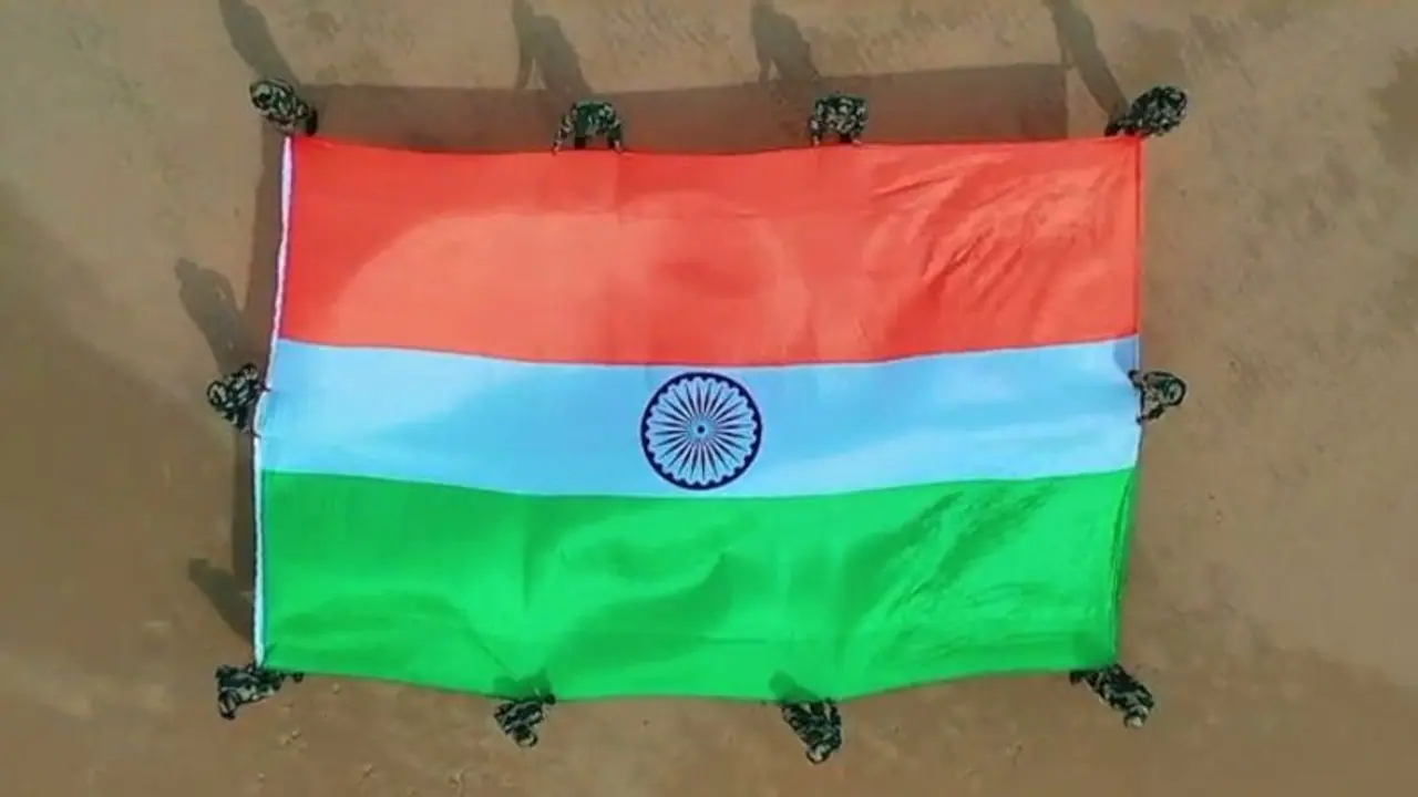 'ഹർ ഘർ തിരംഗ' ആഹ്വാനം ഏറ്റെടുത്ത് രാജ്യം, വജ്ര ജൂബിലി ആഘോഷത്തിൽ പങ്കുചേർന്ന് കേന്ദ്ര മന്ത്രിമാർ