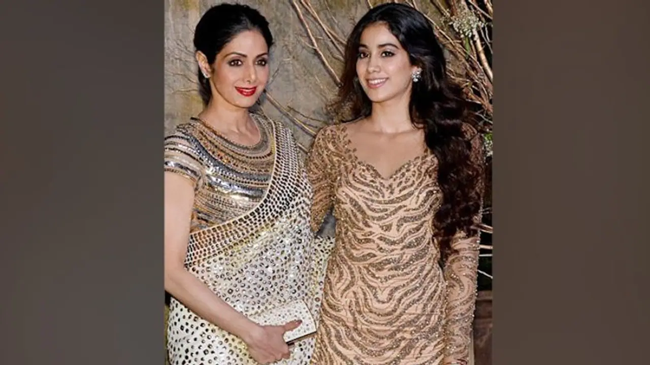 মাকে আজও ভীষণ মিস করেন খুশি জাহ্নবী, মায়ের জন্মবার্ষিকীতে আবেগঘন পোস্ট দুই কন্যার