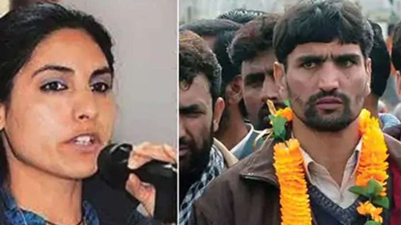 JK में आतंकवादियों के मददगार हिजबुल चीफ का बेटा और आतंकी बिट्टा की पत्नी सहित 4 कर्मचारी नौकरी से बर्खास्त JK में आतंकवादियों के मददगार हिजबुल चीफ का बेटा और आतंकी बिट्टा की पत्नी सहित 4 कर्मचारी नौकरी से बर्खास्त