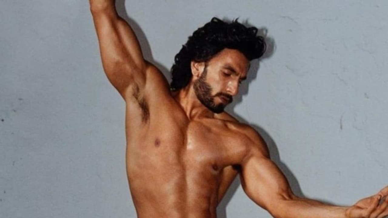 బాలీవుడ్ స్టార్ రణ్ వీర్ సింగ్ కు పోలీసుల నోటీసులు, న్యూడ్ ఫోటో షూట్ గురించేనా..? బాలీవుడ్ స్టార్ రణ్ వీర్ సింగ్ కు పోలీసుల నోటీసులు, న్యూడ్ ఫోటో షూట్ గురించేనా..?