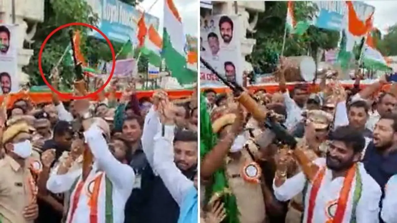 சுதந்திர பேரணியில் துப்பாக்கியால் சுட்ட அமைச்சர்.. தெறித்து ஓடிய பொதுமக்கள் வைரல் வீடியோ ! 