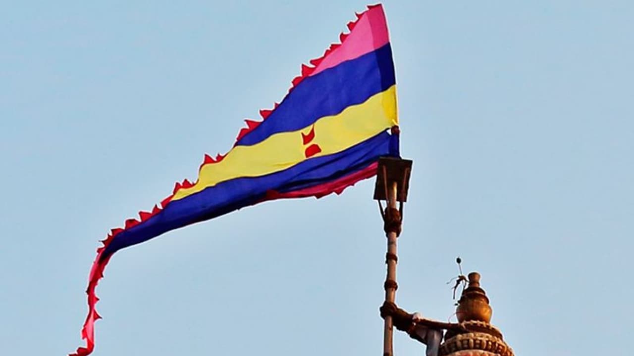 Janmashtami 2022: भगवान श्रीकृष्ण का वो कौन सा मंदिर है जहां रोज 5 बार बदला जाता है ध्वज? Janmashtami 2022: भगवान श्रीकृष्ण का वो कौन सा मंदिर है जहां रोज 5 बार बदला जाता है ध्वज?