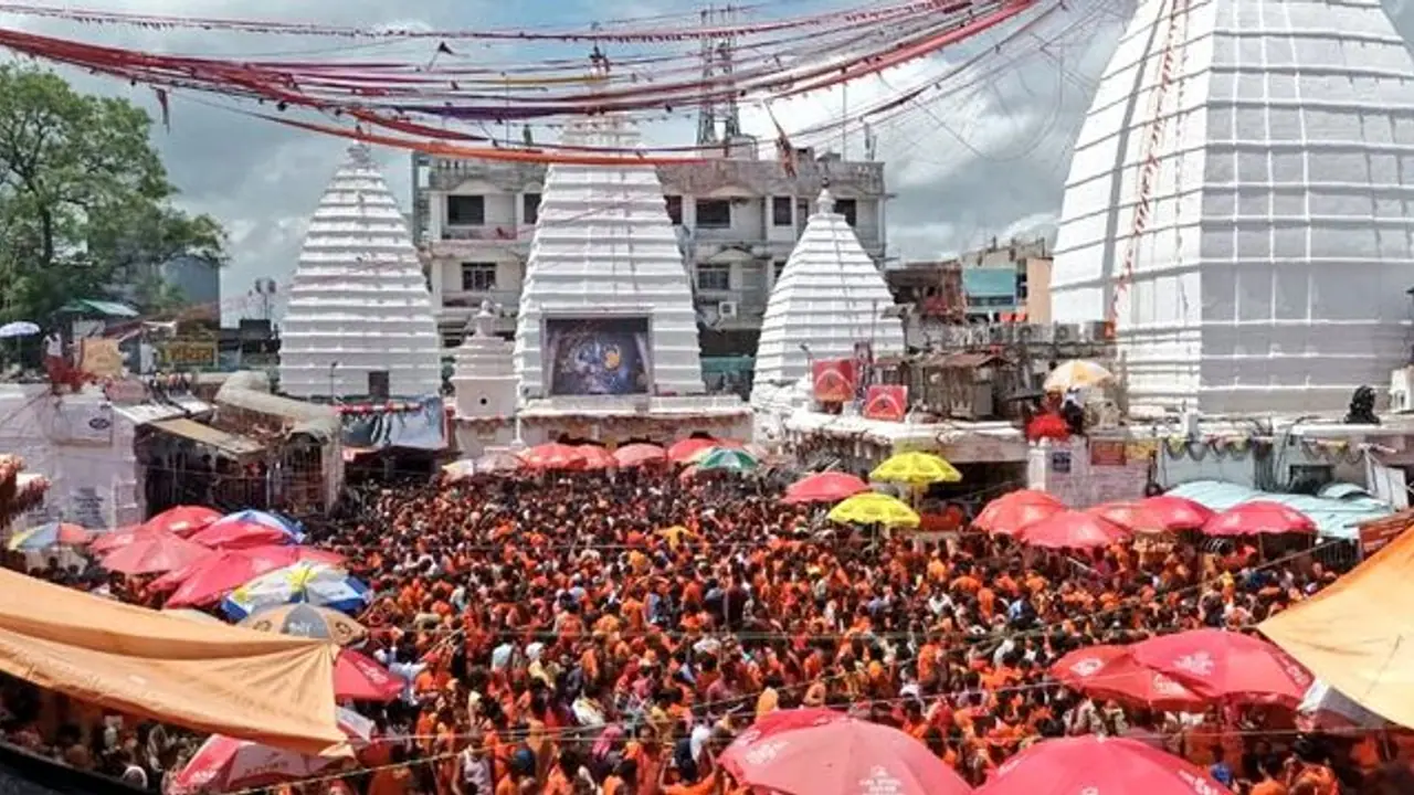 देवघर में चल रहे विश्वप्रसिद्ध श्रावणी मेले का समापन,लाखों भक्तों ने बाबा को चढ़ाया जल, शुरू हुई स्पर्श पूजा देवघर में चल रहे विश्वप्रसिद्ध श्रावणी मेले का समापन,लाखों भक्तों ने बाबा को चढ़ाया जल, शुरू हुई स्पर्श पूजा