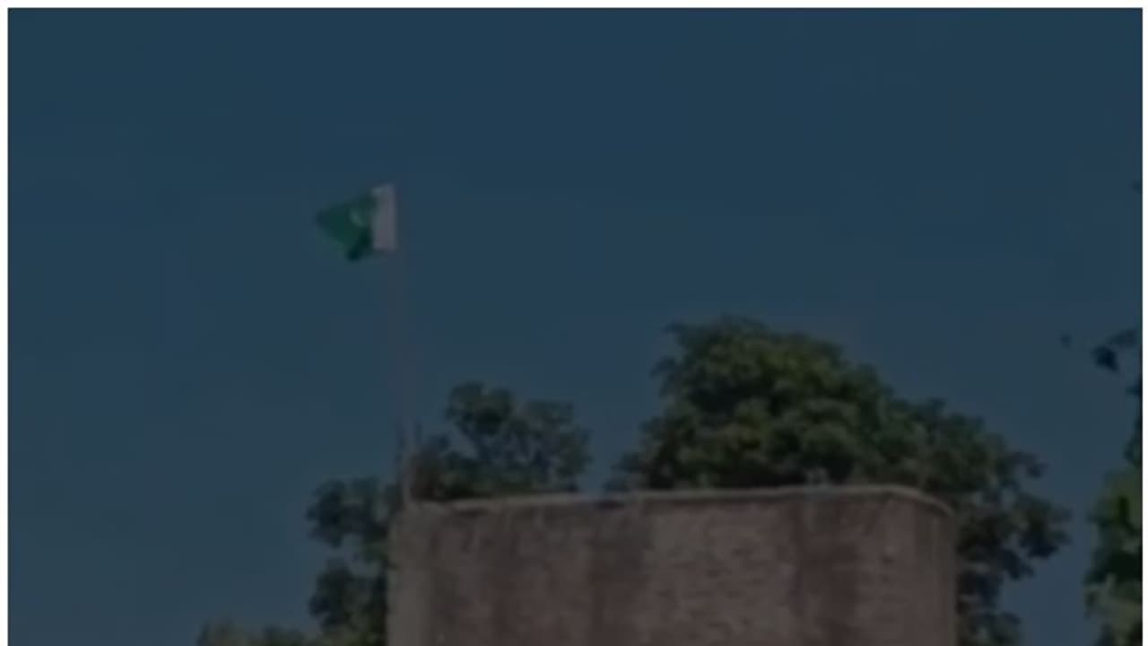 വീടിന് മുകളില് യുവാവ് ഉയര്ത്തിയത് പാക് പതാക, നിര്മ്മിച്ചത് ബന്ധുവായ യുവതി; മൂന്ന് പേര്ക്കെതിരെ കേസ് വീടിന് മുകളില് യുവാവ് ഉയര്ത്തിയത് പാക് പതാക, നിര്മ്മിച്ചത് ബന്ധുവായ യുവതി; മൂന്ന് പേര്ക്കെതിരെ കേസ്