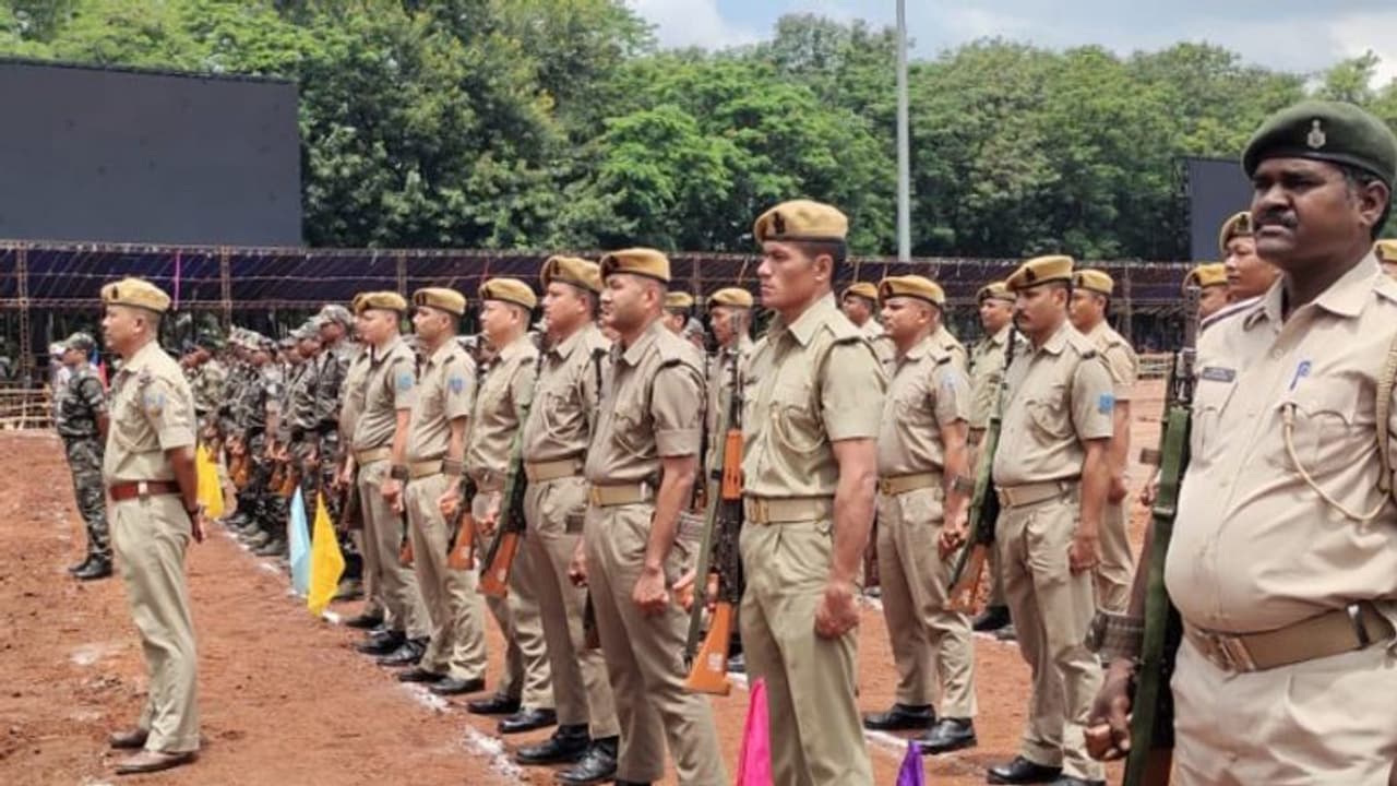 राजधानी रांची में स्वतंत्रता दिवस की तैयारी शुरू... मोहराबादी ग्राउंड में किया गया फुल ड्रेस रिहर्सल राजधानी रांची में स्वतंत्रता दिवस की तैयारी शुरू... मोहराबादी ग्राउंड में किया गया फुल ड्रेस रिहर्सल