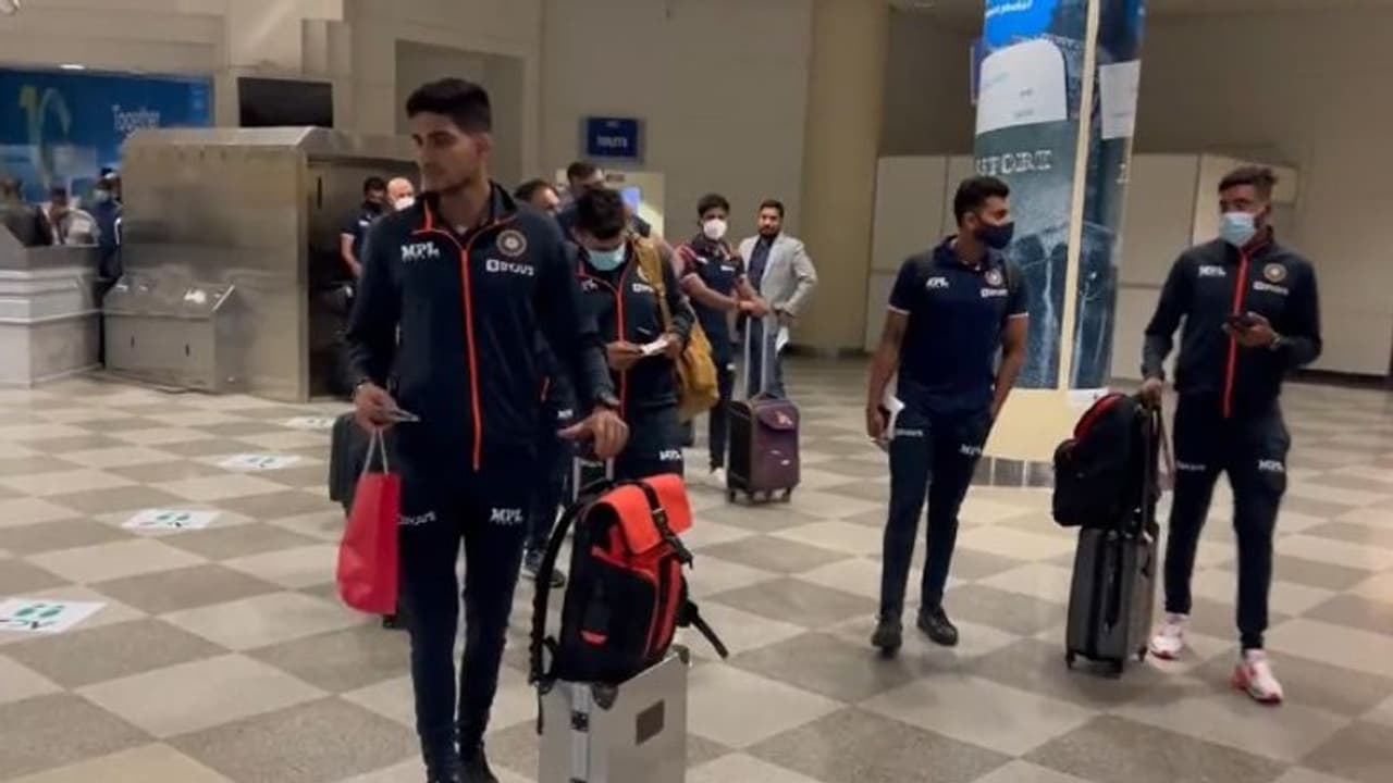 സിംബാബ്‌വെക്കെതിരായ ഏകദിന പരമ്പര, ഇന്ത്യന്‍ ടീം ഹരാരെയിലെത്തി, മത്സരം കാണാനുള്ള വഴികള്‍, ഇന്ത്യന്‍ സമയം