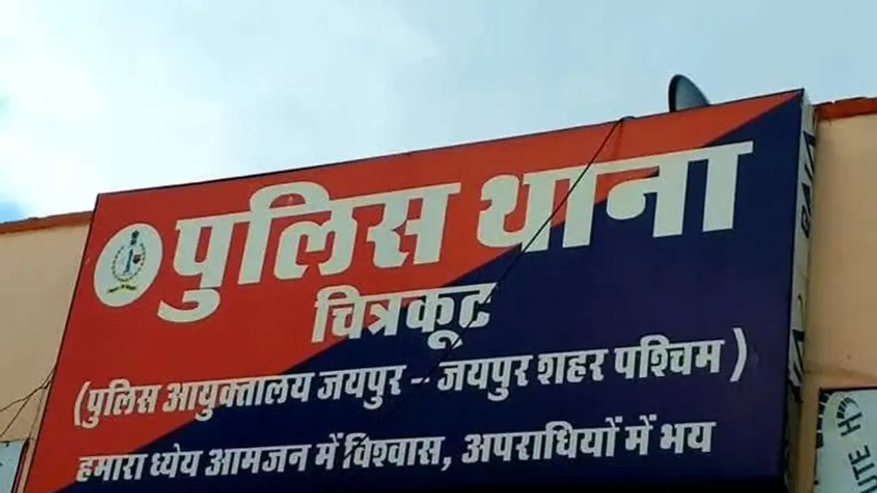 रिश्वत लेने के लिए जयपुर से हरियाणा चला गया एसएचओ का रीडर, मोटी रकम लेते हुए विजिलेंस पुलिस ने किया अरेस्ट रिश्वत लेने के लिए जयपुर से हरियाणा चला गया एसएचओ का रीडर, मोटी रकम लेते हुए विजिलेंस पुलिस ने किया अरेस्ट