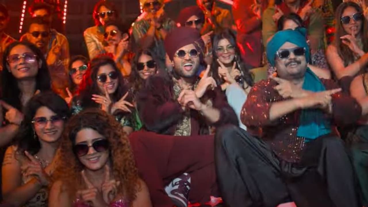 പ്ലേ ലിസ്റ്റുകളില് തരംഗമായി മറ്റൊരു തെലുങ്ക് ചിത്രം; 'ലൈഗറി'ലെ വീഡിയോ ഗാനം പ്ലേ ലിസ്റ്റുകളില് തരംഗമായി മറ്റൊരു തെലുങ്ക് ചിത്രം; 'ലൈഗറി'ലെ വീഡിയോ ഗാനം