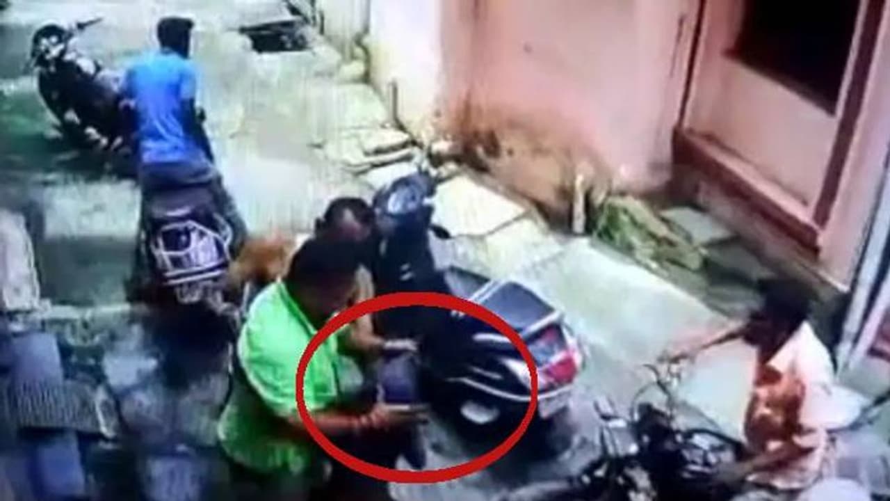 ഒമ്പത് വയസ്സുകാരന് പൊലീസുകാരന്റെ ക്രൂരമര്‍ദ്ദനം, സൈക്കിൾ മോഷ്ടിച്ചെന്ന് ആരോപിച്ച്...