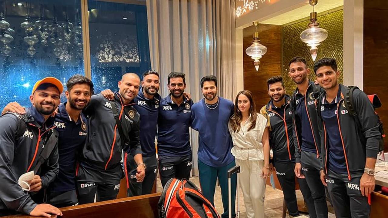 3 मैचों की सीरीज के लिए जिंबाबवे रवाना हुई टीम इंडिया, बॉलीवुड कपल वरूण धवन नताशा ने दी शुभकामनाएं 