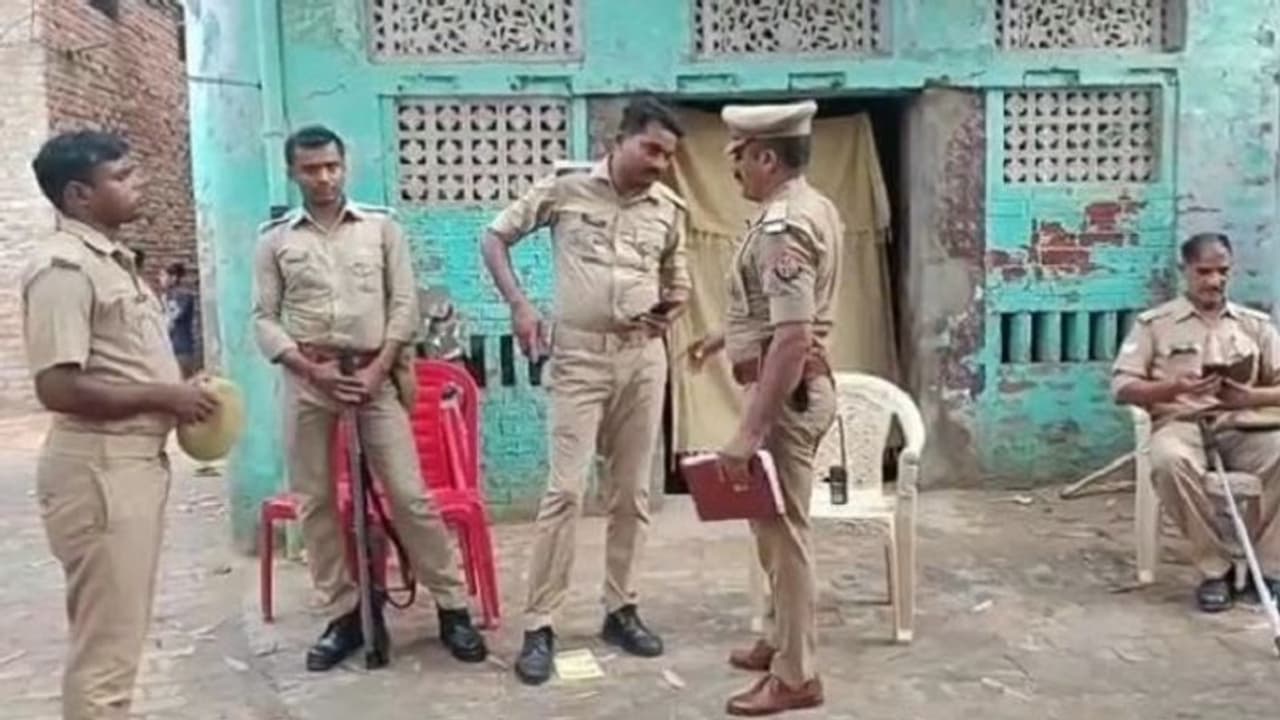 प्रेमी की बहन से बदला लेने के लिए प्रेमिका के भाई ने उठाया खौफनाक कदम, थाने पहुंचकर खुद बताई पूरी घटना प्रेमी की बहन से बदला लेने के लिए प्रेमिका के भाई ने उठाया खौफनाक कदम, थाने पहुंचकर खुद बताई पूरी घटना