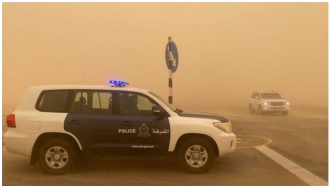 ഒമാനിലെ ദോഫാര് മേഖലയില് ശക്തമായ പൊടിക്കാറ്റ് ഒമാനിലെ ദോഫാര് മേഖലയില് ശക്തമായ പൊടിക്കാറ്റ്