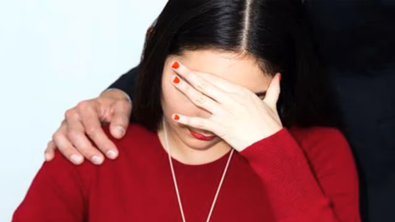 സ്ത്രീയുടെ ശരീരഘടനയെക്കുറിച്ചുള്ള അനാവശ്യ വര്ണന സത്രീത്വത്തെ അപമാനിക്കലാണ്, നിലപാട് വ്യക്തമാക്കി ഹൈക്കോടതി സ്ത്രീയുടെ ശരീരഘടനയെക്കുറിച്ചുള്ള അനാവശ്യ വര്ണന സത്രീത്വത്തെ അപമാനിക്കലാണ്, നിലപാട് വ്യക്തമാക്കി ഹൈക്കോടതി