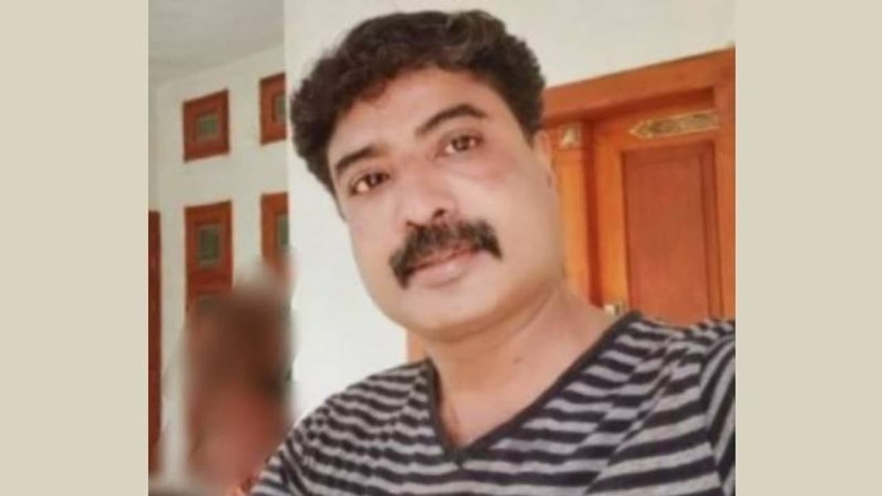 കോഴിക്കോട് സീനിയർ സിവിൽ പൊലീസ് ഓഫീസർ തൂങ്ങി മരിച്ച നിലയിൽ കോഴിക്കോട് സീനിയർ സിവിൽ പൊലീസ് ഓഫീസർ തൂങ്ങി മരിച്ച നിലയിൽ