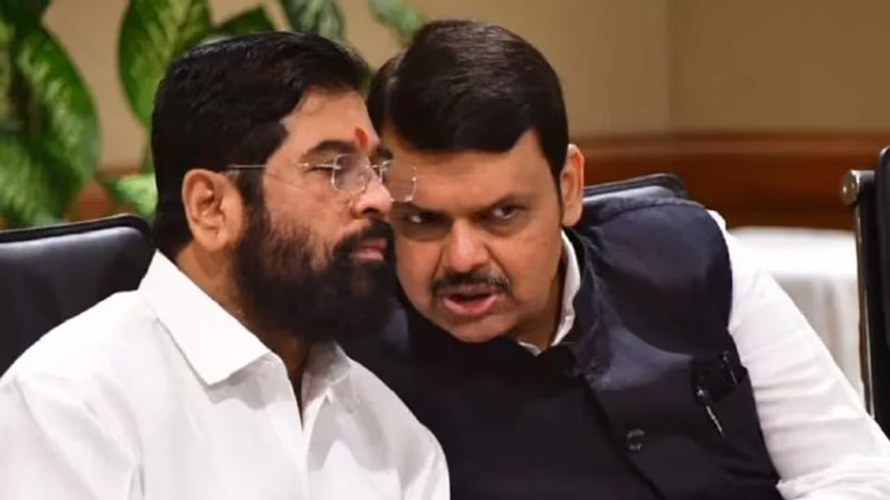 महाराष्ट्र सरकार ने मंत्रियों को बांटे पोर्टफोलियो: फडणवीस से शिंदे तक, जानिए किसे मिला कौन सा विभाग महाराष्ट्र सरकार ने मंत्रियों को बांटे पोर्टफोलियो: फडणवीस से शिंदे तक, जानिए किसे मिला कौन सा विभाग