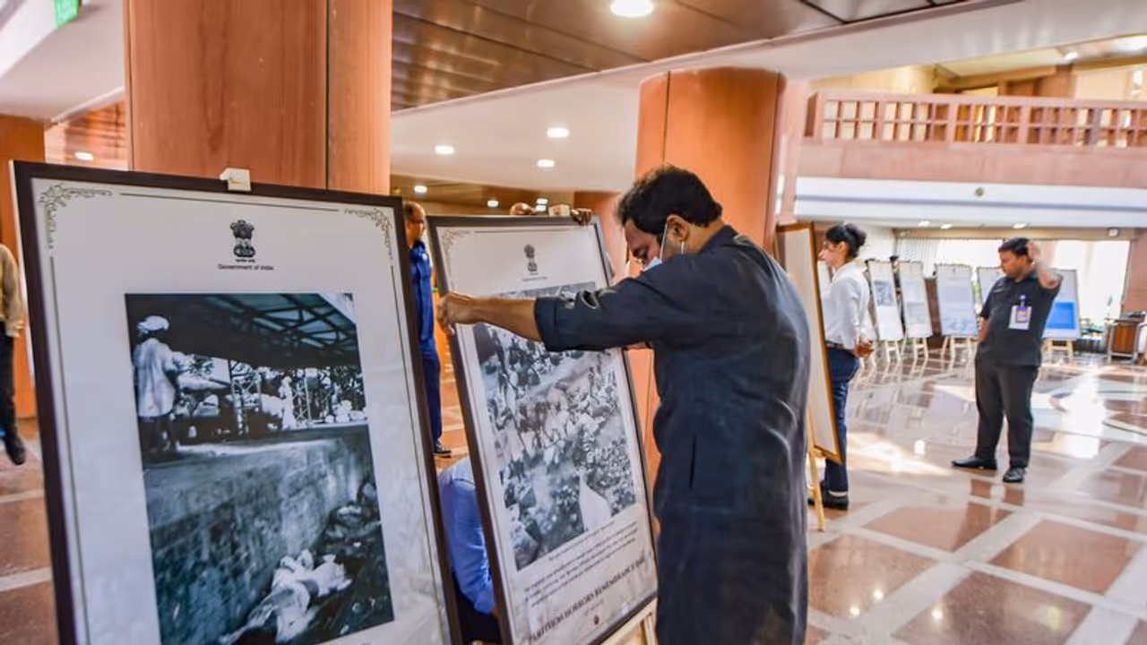 विभाजन विभीषिका स्मृति दिवस पर पीएम मोदी ने किया विभाजन में मारे गए लोगों को याद, कांग्रेस ने किया कटाक्ष विभाजन विभीषिका स्मृति दिवस पर पीएम मोदी ने किया विभाजन में मारे गए लोगों को याद, कांग्रेस ने किया कटाक्ष