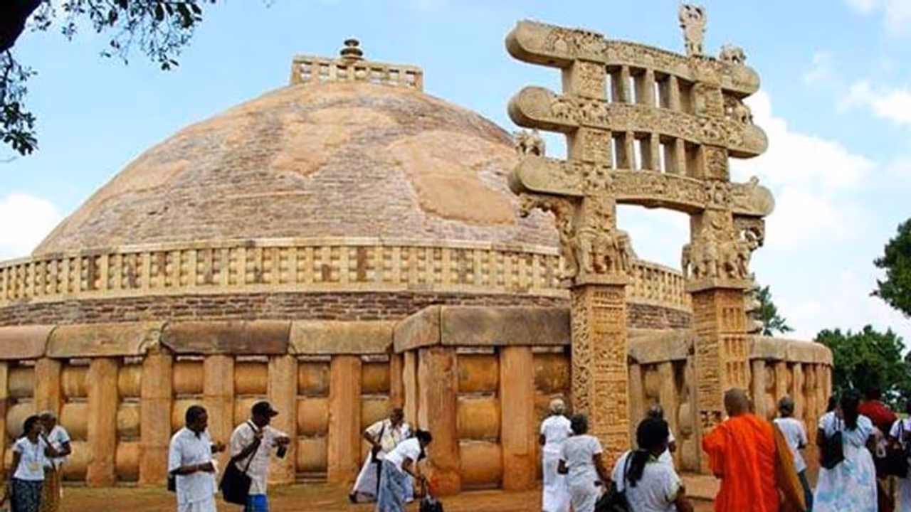  India@75: ब्रिटिश अफसर ने खोजे थे सांची के स्तूप, जानें क्यों इसी जगह बनाए गए ऐतिहासिक बौद्ध स्तूप 