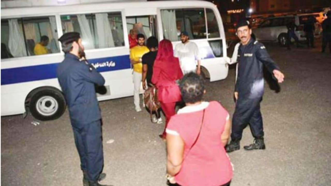 നിയമലംഘകരായ പ്രവാസികള്ക്കായി പരിശോധന ശക്തം; നിരവധിപ്പേര് അറസ്റ്റില് നിയമലംഘകരായ പ്രവാസികള്ക്കായി പരിശോധന ശക്തം; നിരവധിപ്പേര് അറസ്റ്റില്