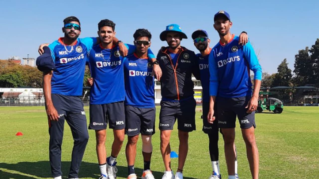 জিম্বাবোয়েতে প্রথম দিনে কেমন হল টিম ইন্ডিয়ার অনুশীলন, দেখুন ছবি জিম্বাবোয়েতে প্রথম দিনে কেমন হল টিম ইন্ডিয়ার অনুশীলন, দেখুন ছবি