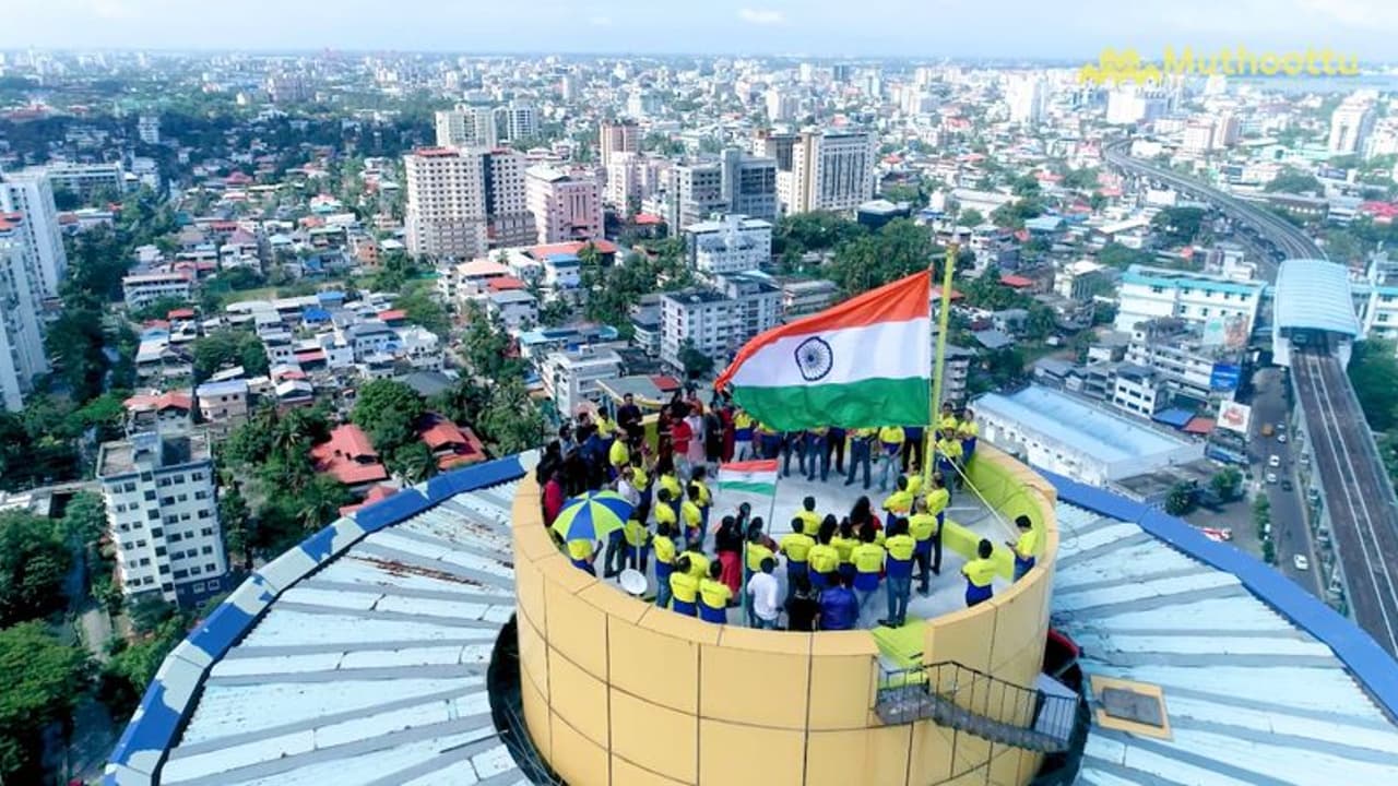 കൊച്ചിയുടെ വാനം തൊട്ട ത്രിവർണ പതാക! കൊച്ചിയുടെ വാനം തൊട്ട ത്രിവർണ പതാക!