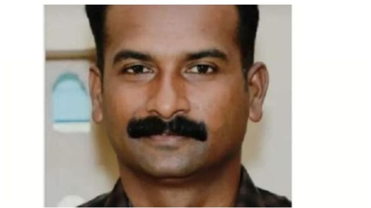 ഷാജഹാൻ കൊലക്കേസില് അറസ്റ്റിലായ ആവാസ് ആര്എസ്എസ് മുഖ്യ ശിക്ഷക്; നിർണായക തെളിവായി ഫോണും ഷാജഹാൻ കൊലക്കേസില് അറസ്റ്റിലായ ആവാസ് ആര്എസ്എസ് മുഖ്യ ശിക്ഷക്; നിർണായക തെളിവായി ഫോണും