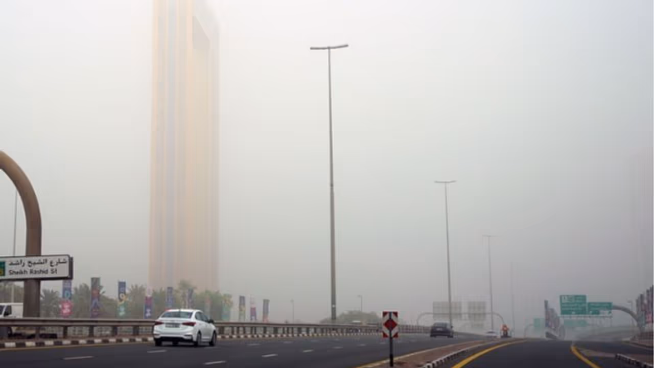 പൊടിക്കാറ്റ്; ദുബൈയില് നിരവധി വിമാന സര്വീസുകളെ ബാധിച്ചു പൊടിക്കാറ്റ്; ദുബൈയില് നിരവധി വിമാന സര്വീസുകളെ ബാധിച്ചു