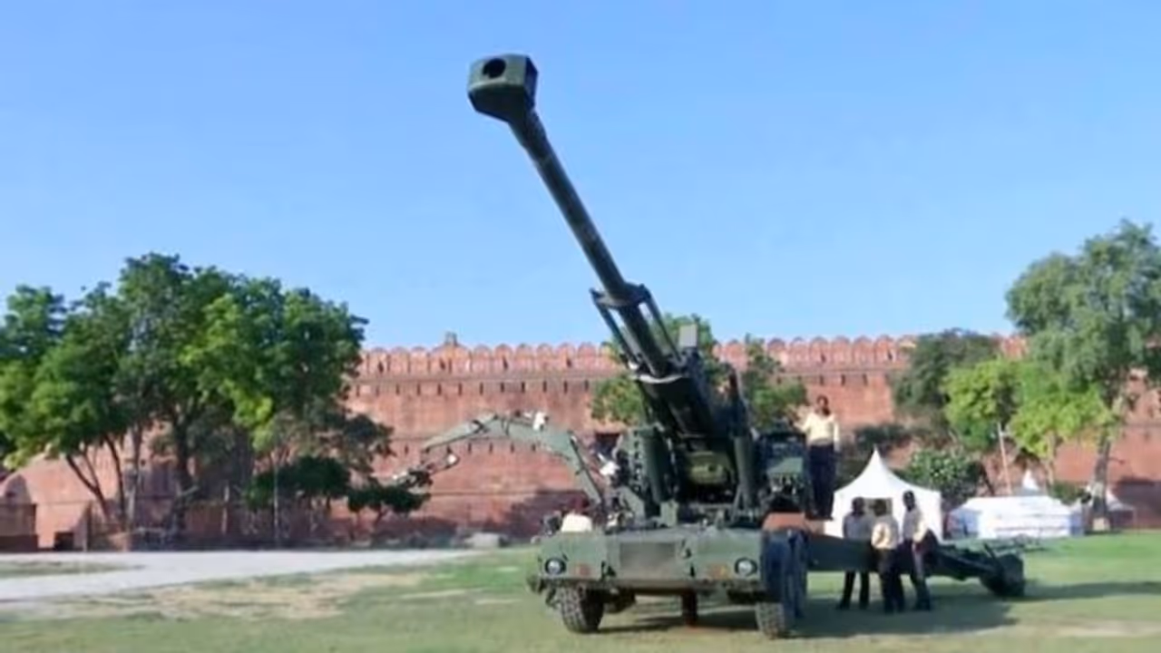 पहली बार भारत में बने तोप से दी गई सलामी, 48KM तक मार करता है यह स्वदेशी हॉवित्जर