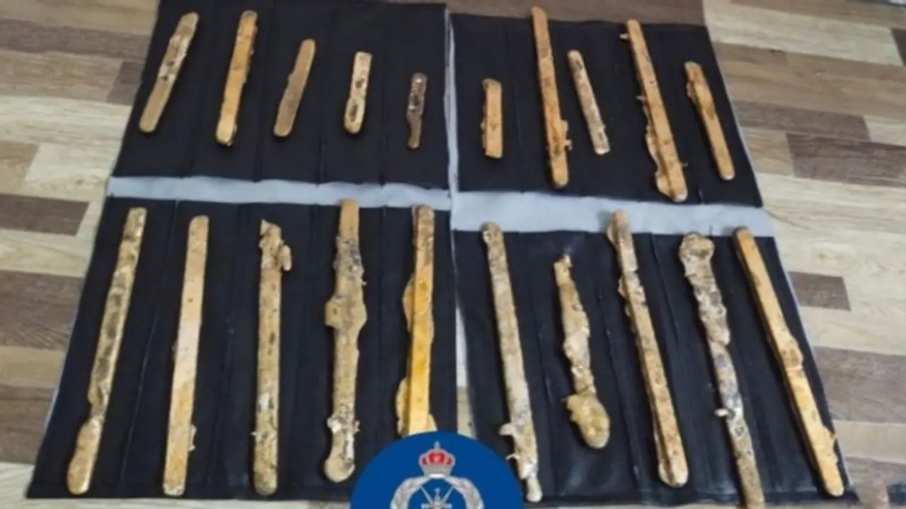 മലയാളിയുടെ ജുവലറിയില് കവര്ച്ച; മൂന്നുപേര് പിടിയില് മലയാളിയുടെ ജുവലറിയില് കവര്ച്ച; മൂന്നുപേര് പിടിയില്