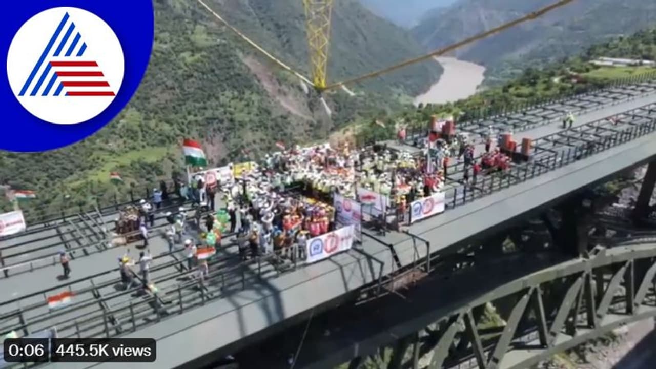 ಕಾಶ್ಮೀರದಲ್ಲಿ ಸ್ವಾತಂತ್ರ ಸಂಭ್ರಮ: ವಿಶ್ವದ ಅತೀ ಎತ್ತರದ ಸೇತುವೆ ಮೇಲೆ ಹಾರಿದ ರಾಷ್ಟ್ರಧ್ವಜ