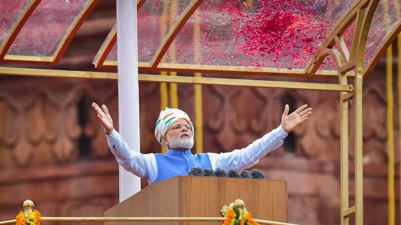 మ‌హాత్మా గాంధీ, నెహ్రూల‌ను గుర్తుచేసుకున్న ప్ర‌ధాని మోడీ.. వచ్చే 25 ఏళ్లు కీలకమంటూ వ్యాఖ్య 