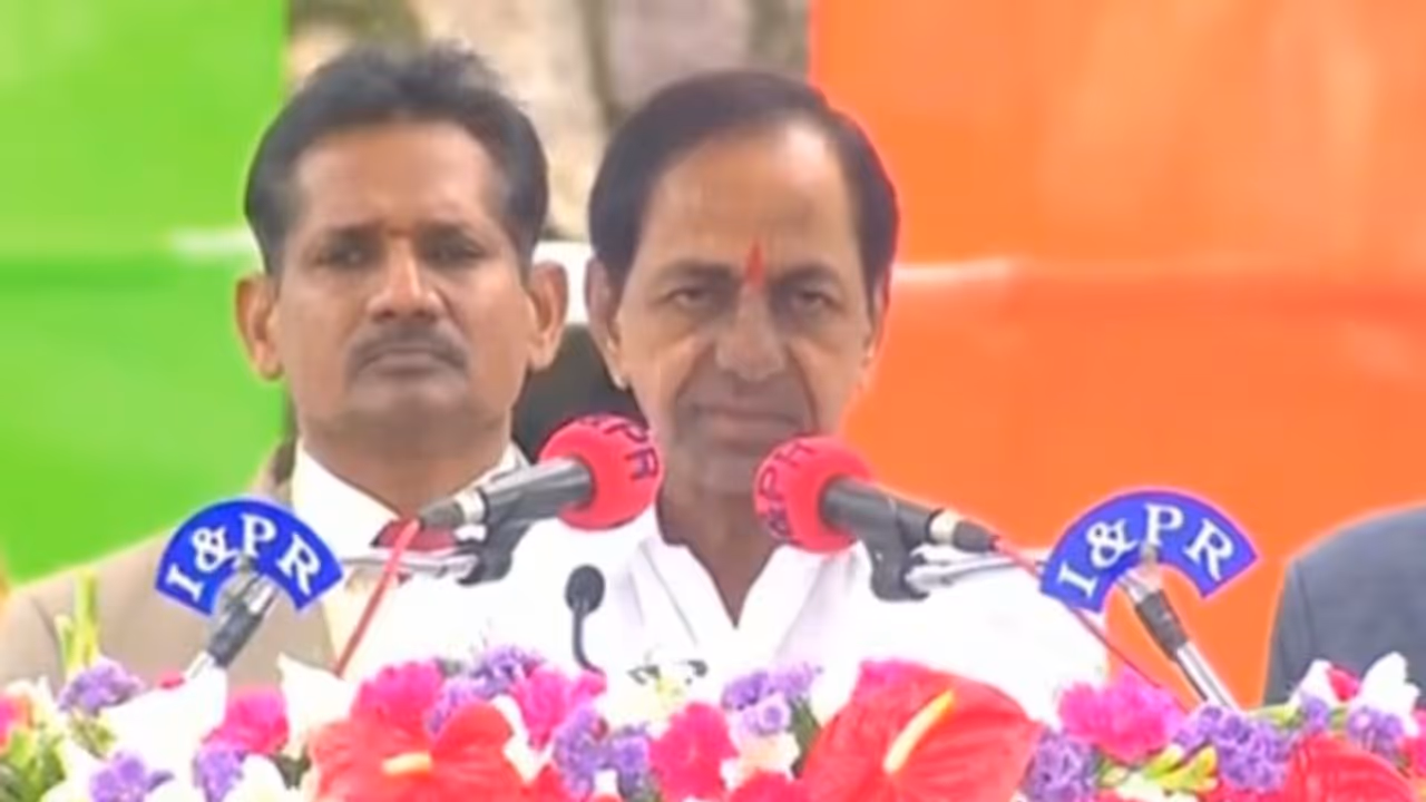 స్వాతంత్య్ర సమరయోధులు ఆత్మలు ఘోషించేవి.. పంద్రాగస్టు వేదికగా కేంద్రంపై కేసీఆర్ ఫైర్