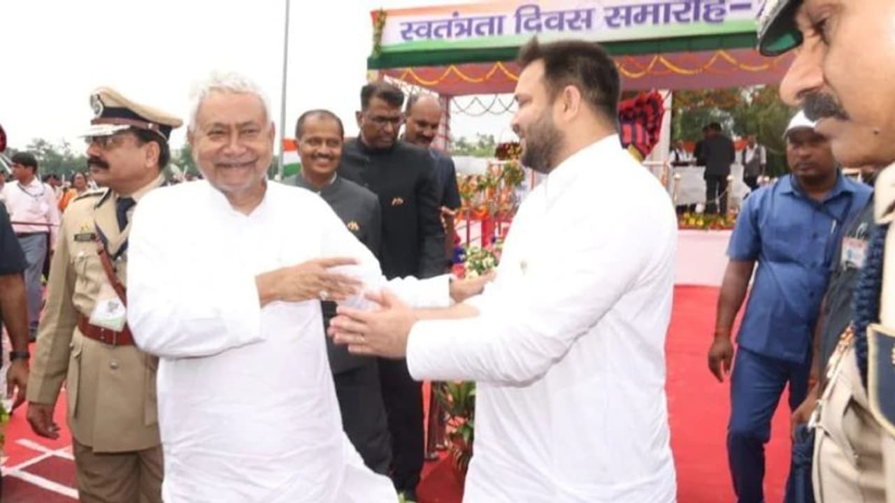 जज़्बा है बिहारीः बदलेगी बिहार की तस्वीर, देखिए डिप्टी CM तेजस्वी ने कैसे जीता युवाओं का दिल जज़्बा है बिहारीः बदलेगी बिहार की तस्वीर, देखिए डिप्टी CM तेजस्वी ने कैसे जीता युवाओं का दिल