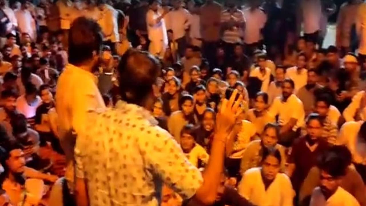 जालौर की घटना के खिलाफ जयपुर में विरोध: छात्र नेताओं का 5 मांगों के लेकर प्रदर्शन, बीजेपी नेता ने दी चेतावनी जालौर की घटना के खिलाफ जयपुर में विरोध: छात्र नेताओं का 5 मांगों के लेकर प्रदर्शन, बीजेपी नेता ने दी चेतावनी